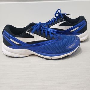 Mens Brooks tennis shoes size 9.5